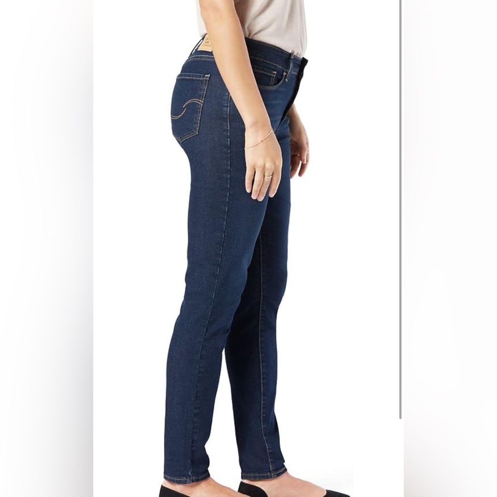 Levi’s Signature Gold mid-rise skinny jeans - NWT